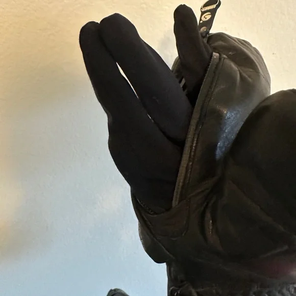 Swany Black Leather Mittens - Picture 3 of 5